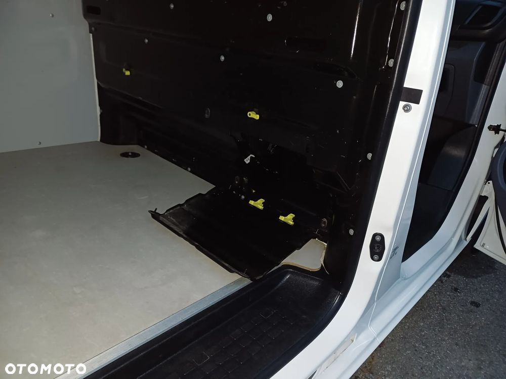 Peugeot Expert Vivaro proace - 25