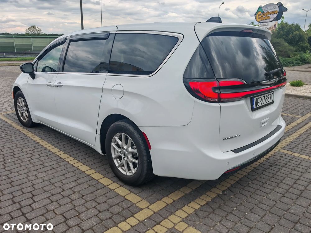 Chrysler Pacifica - 11