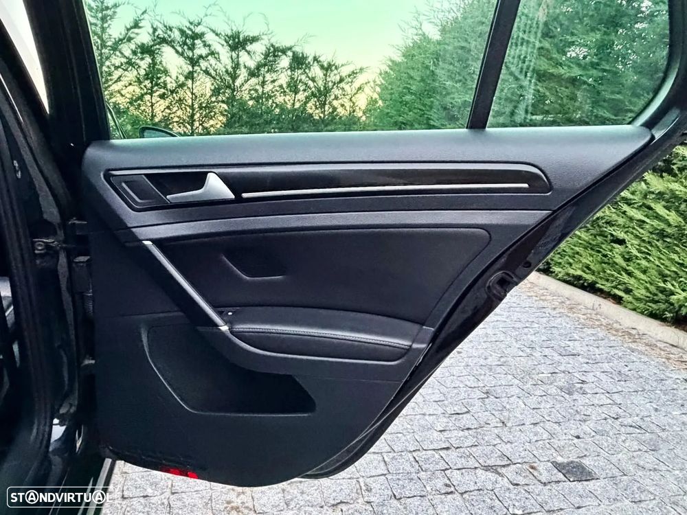 VW Golf R 2.0 TSI OPF 4Motion DSG - 27