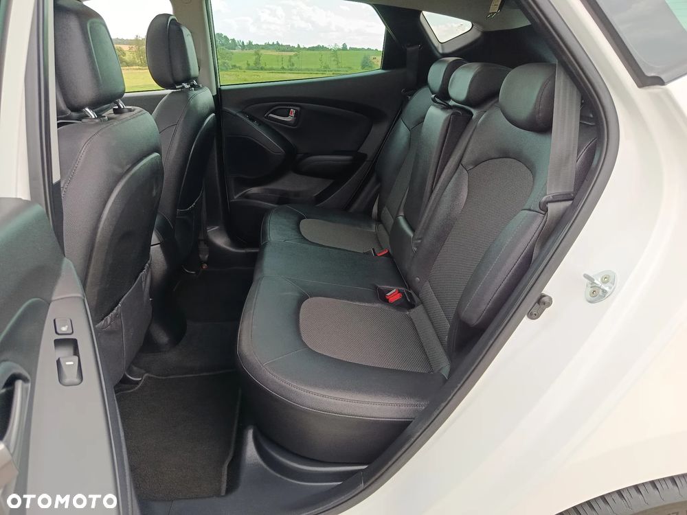 Hyundai ix35 1.7 CRDi 2WD blue Finale Silver - 13