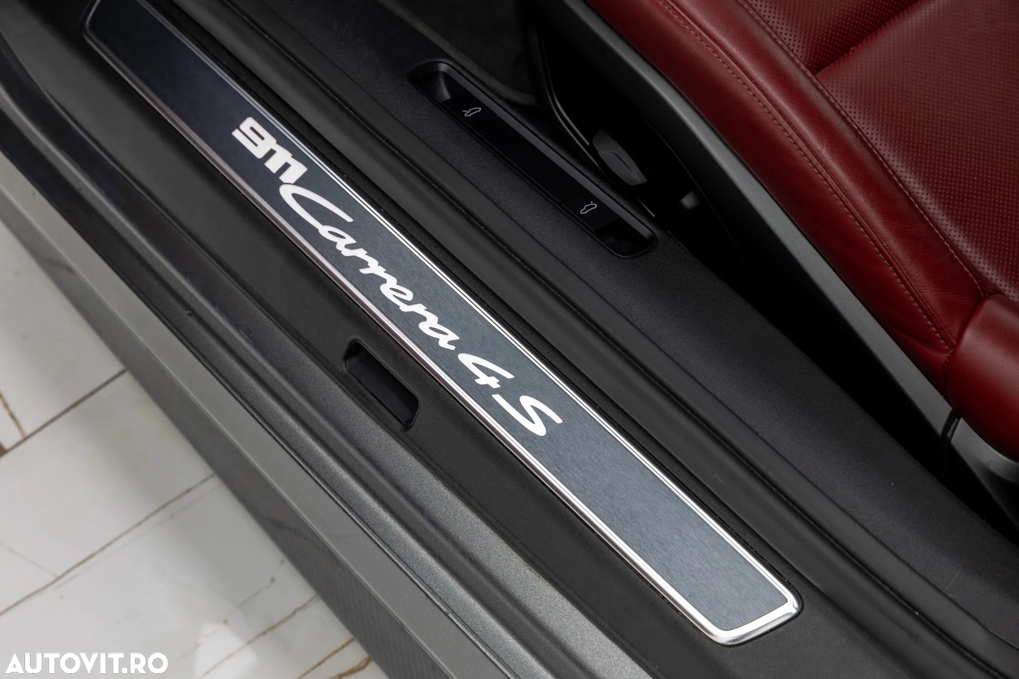 Porsche 911 Carrera 4S - 27
