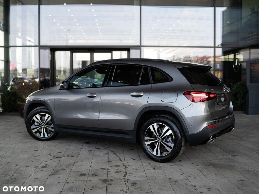 Mercedes-Benz GLA - 8