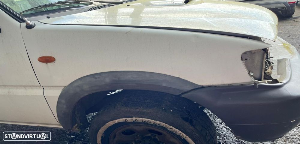 GUARDA-LAMAS FRENTE DIREITO NISSAN TERRANO II R20 - 1