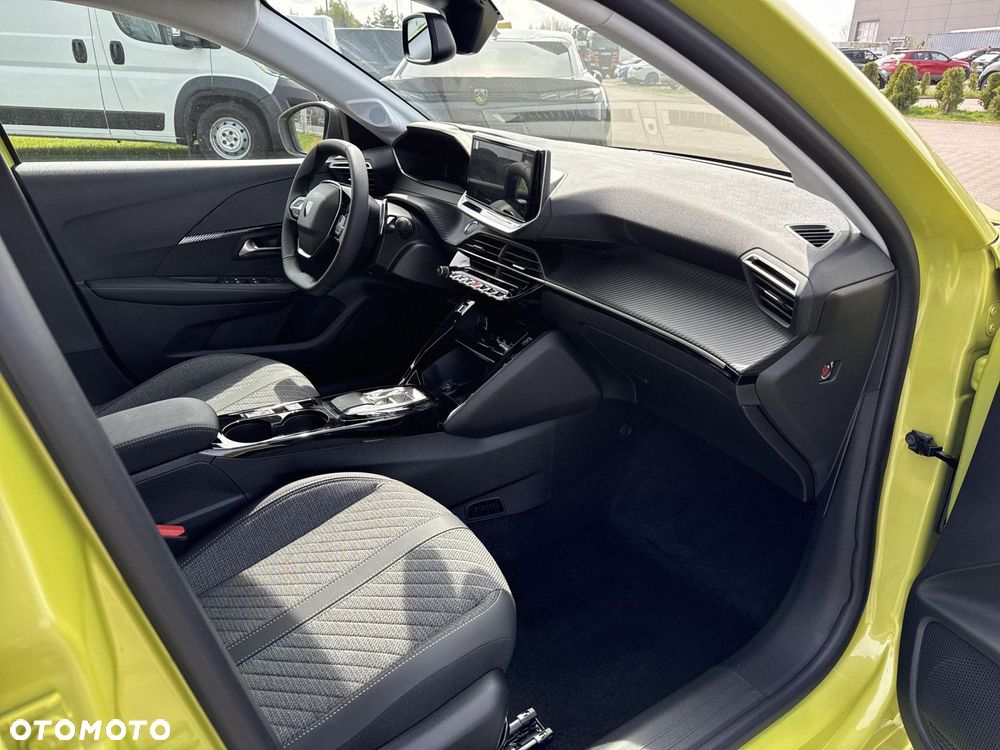Peugeot 208 - 19