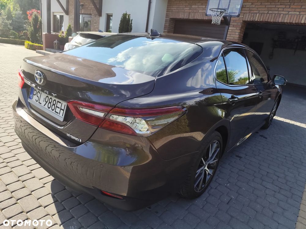 Toyota Camry Luxury - 4