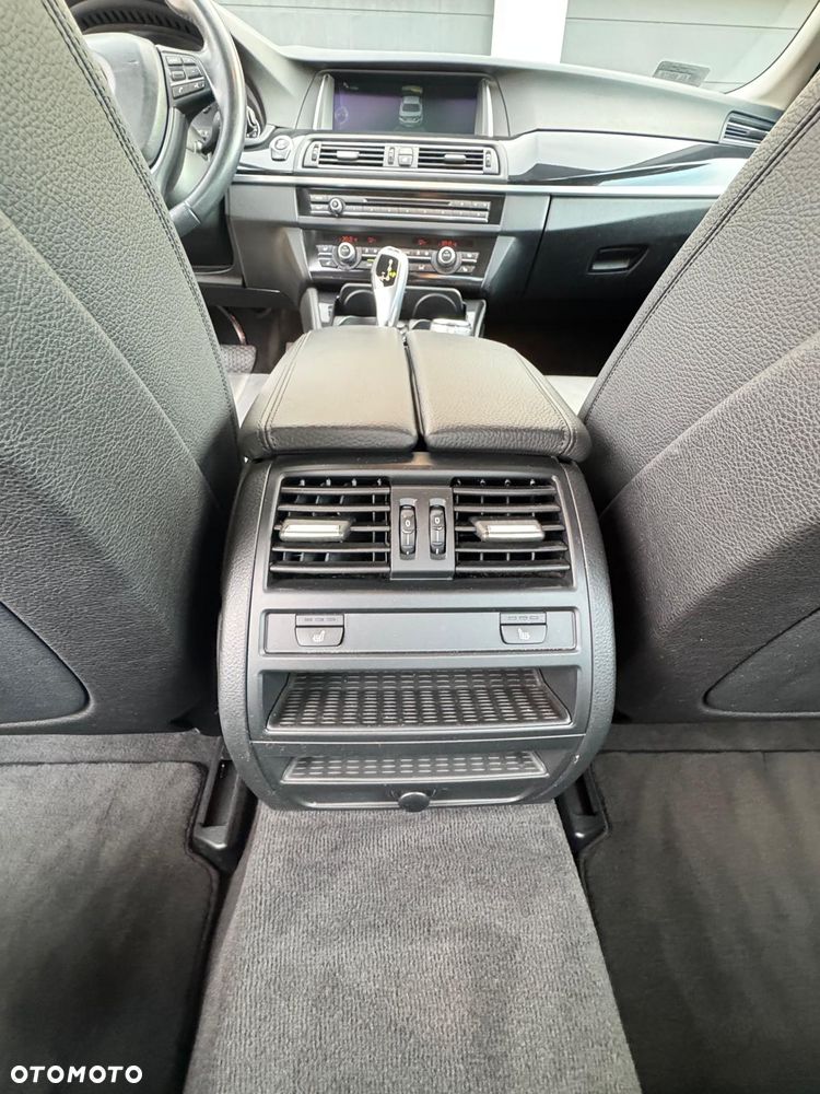 BMW Seria 5 525d xDrive - 21
