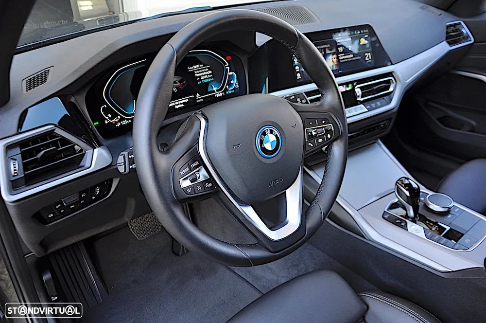 BMW 320 e Touring Corporate Edition Auto - 28