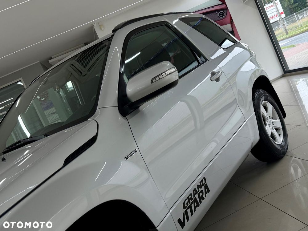 Suzuki Grand Vitara 1.6 Black&White - 16