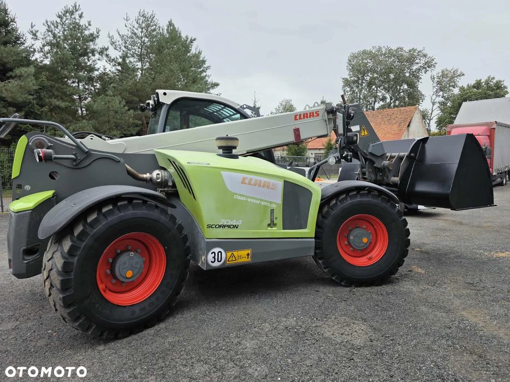 Claas Scorpion 7044 - 28