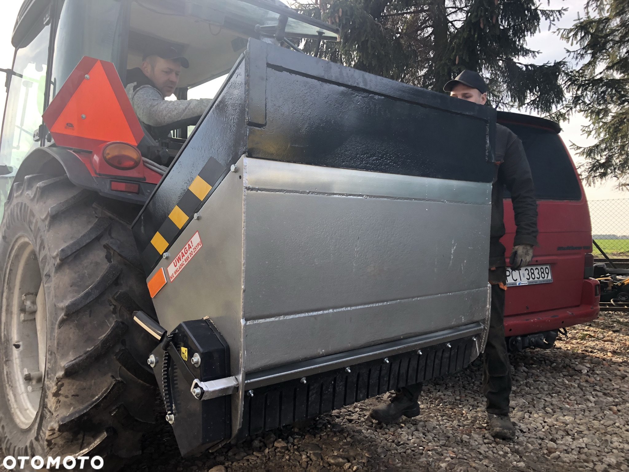 Samozaladowcza piaskarka fjaras posypywarka solarka akcja zima - 9