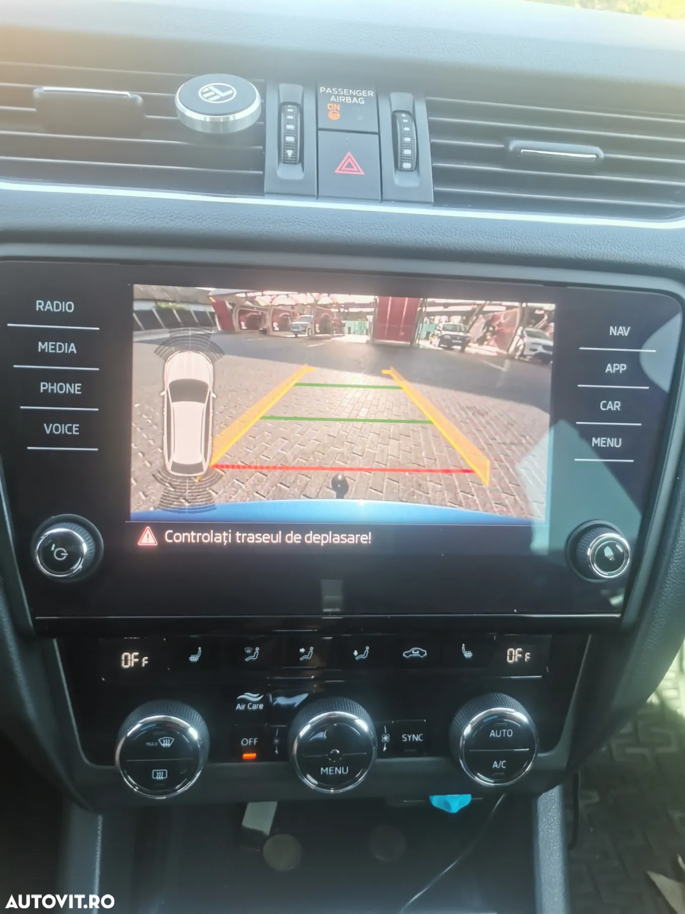 Skoda Octavia 1.6 TDI DSG Ambition - 27