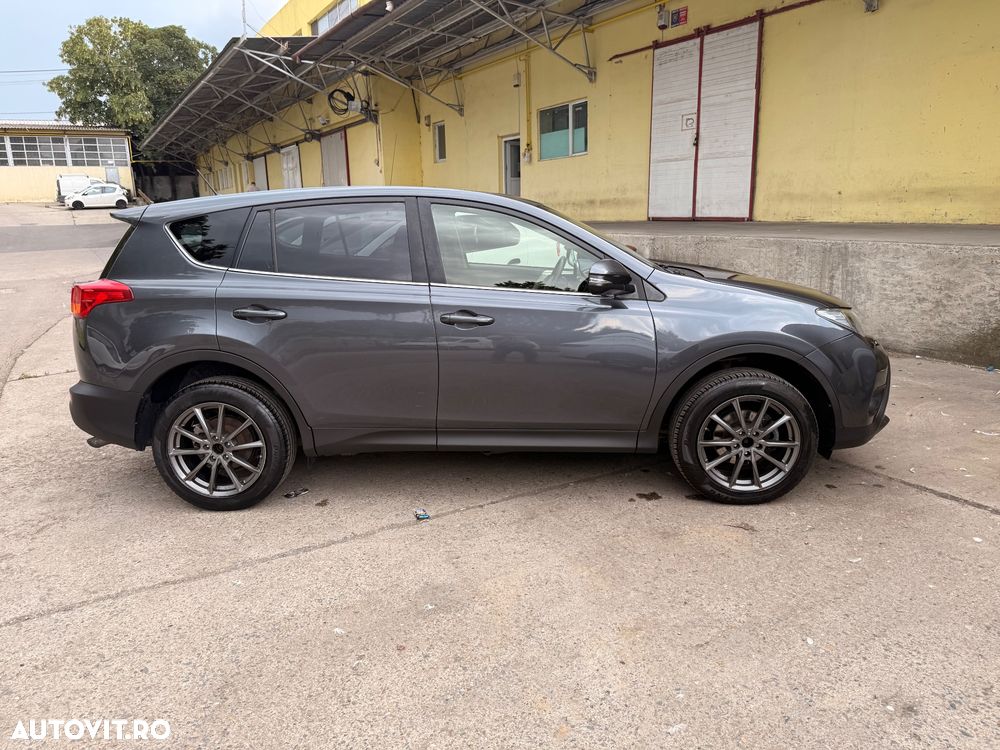Toyota RAV4 2.2 D-4D Luxury - 5