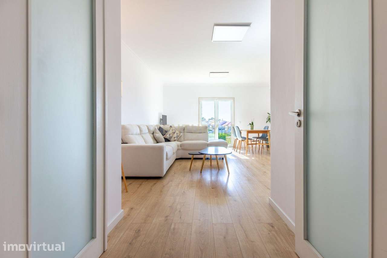 Apartamento T2 Renovado em Azeitão com lugar de parqueamento - Grande imagem: 2/28