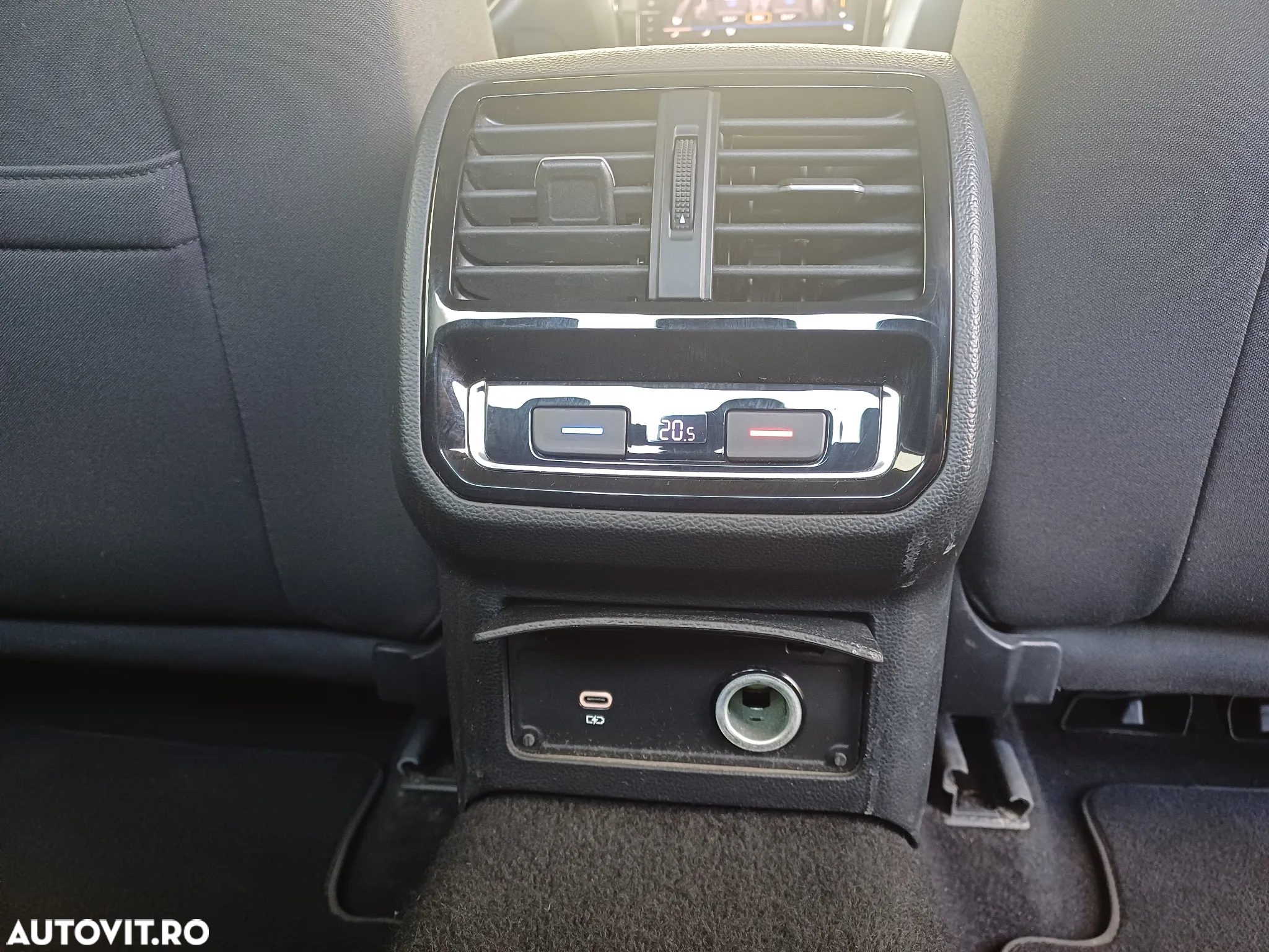 Volkswagen Passat 2.0 TDI DSG Comfortline - 35