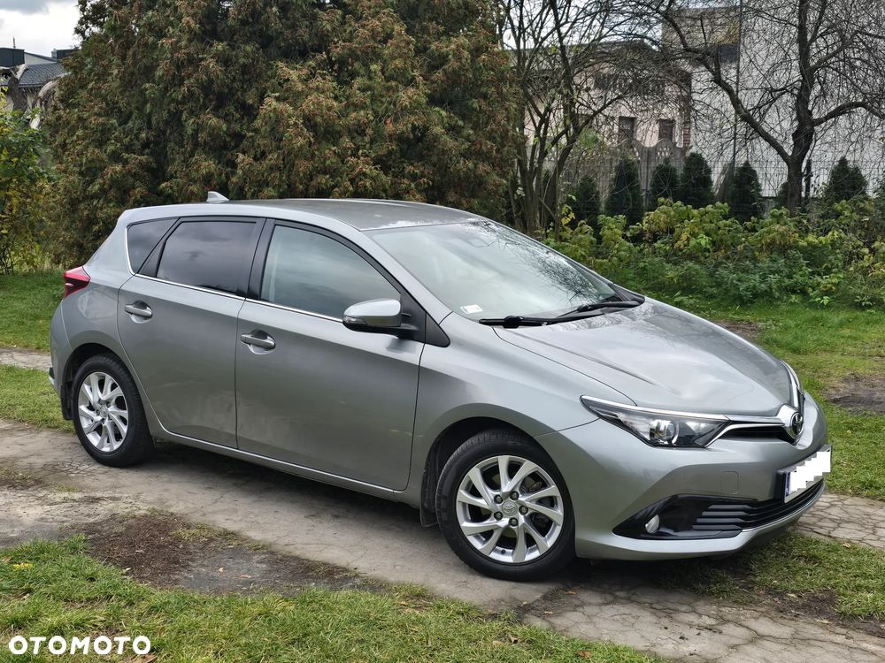 Toyota Auris 1.6 Premium - 29