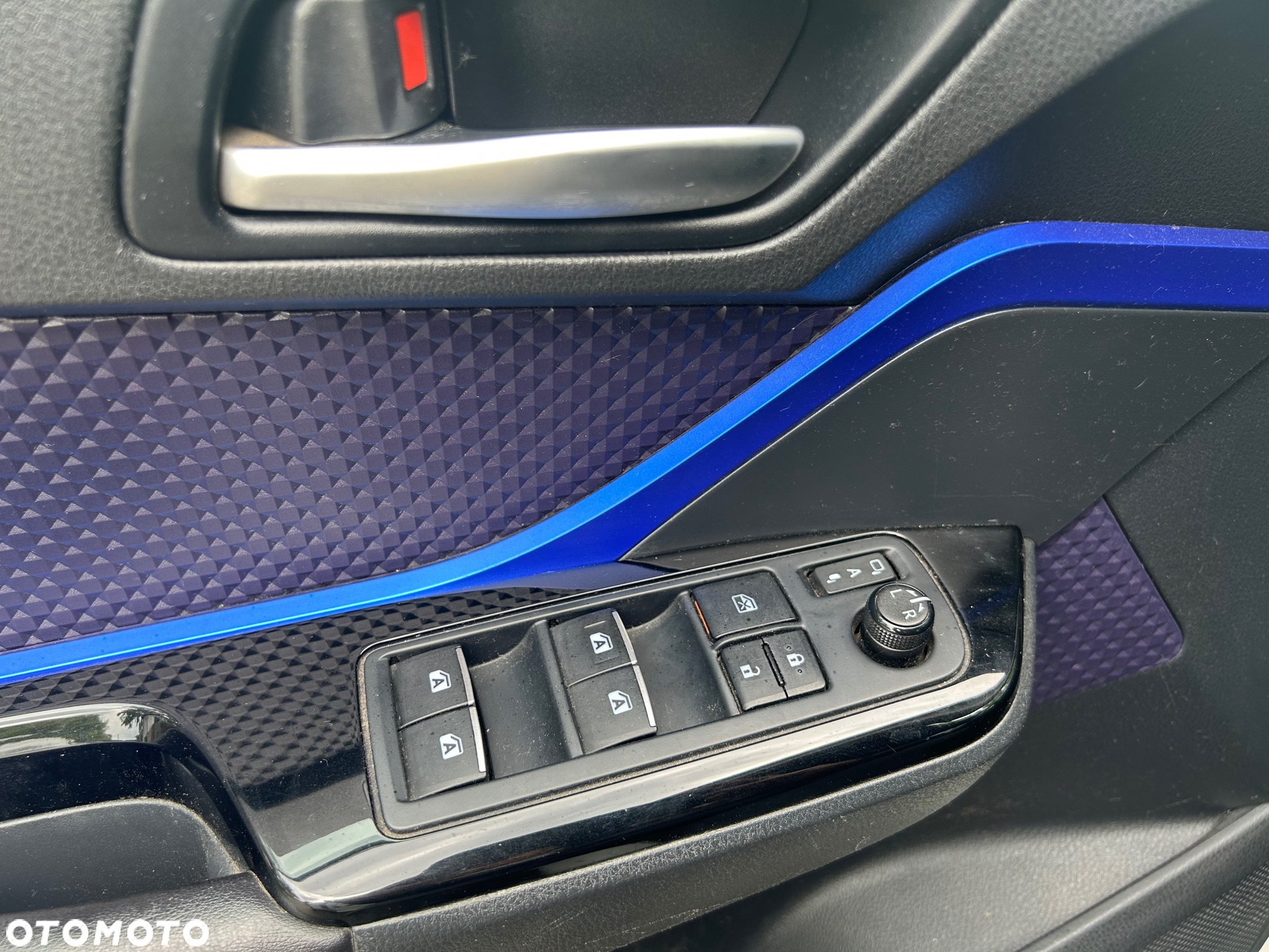 Toyota C-HR 1.2 T Dynamic - 29