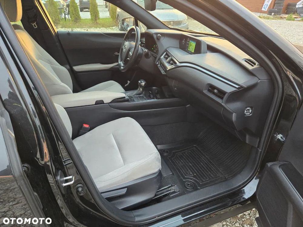 Lexus UX 250h Business Edition - 13