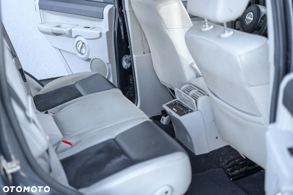 Jeep Commander 3.0 CRD Overland - 23