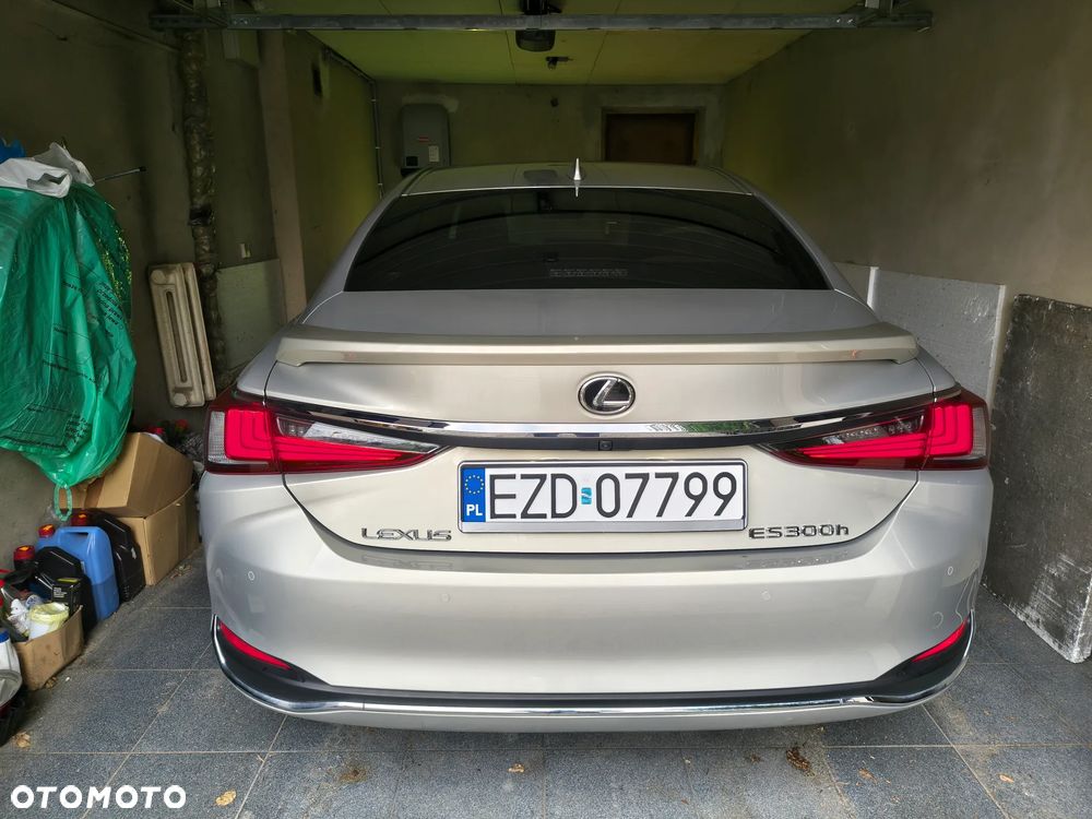 Lexus ES 300h Business Edition - 5