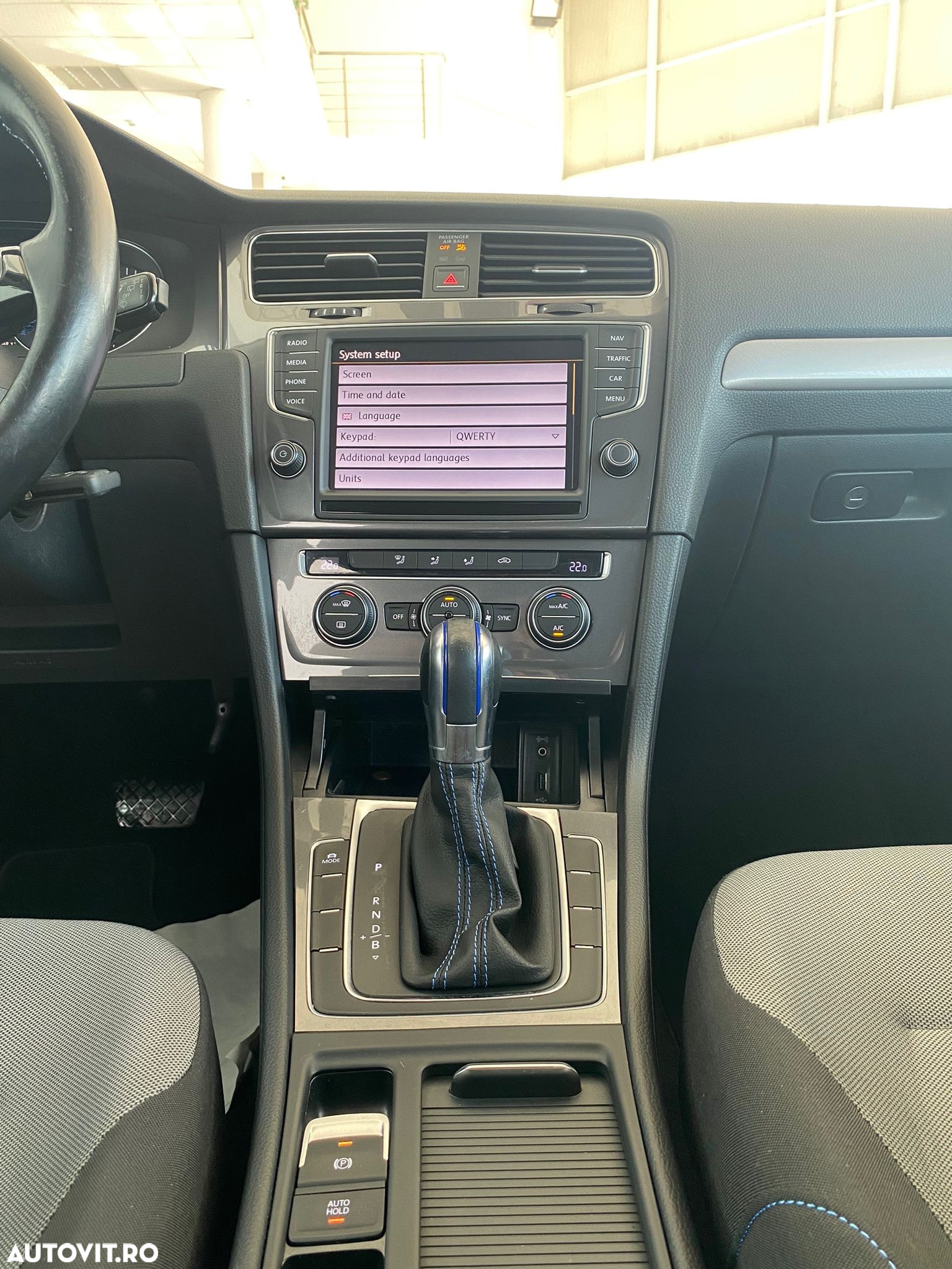 Volkswagen e-Golf - 28