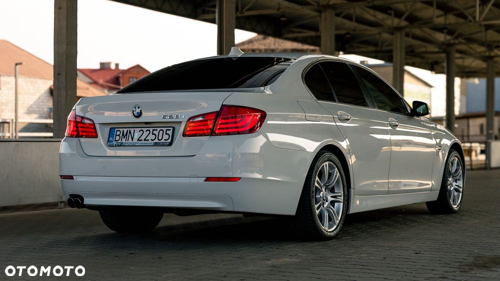 BMW Seria 5 528i - 5