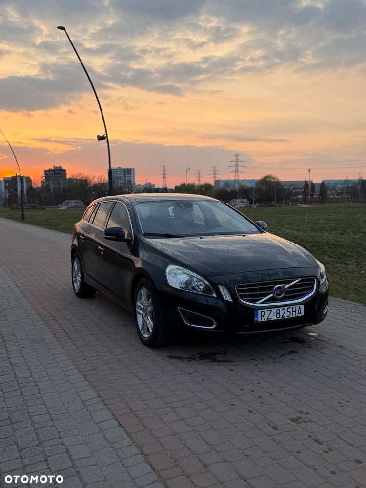 Volvo V60 T3 Summum - 3