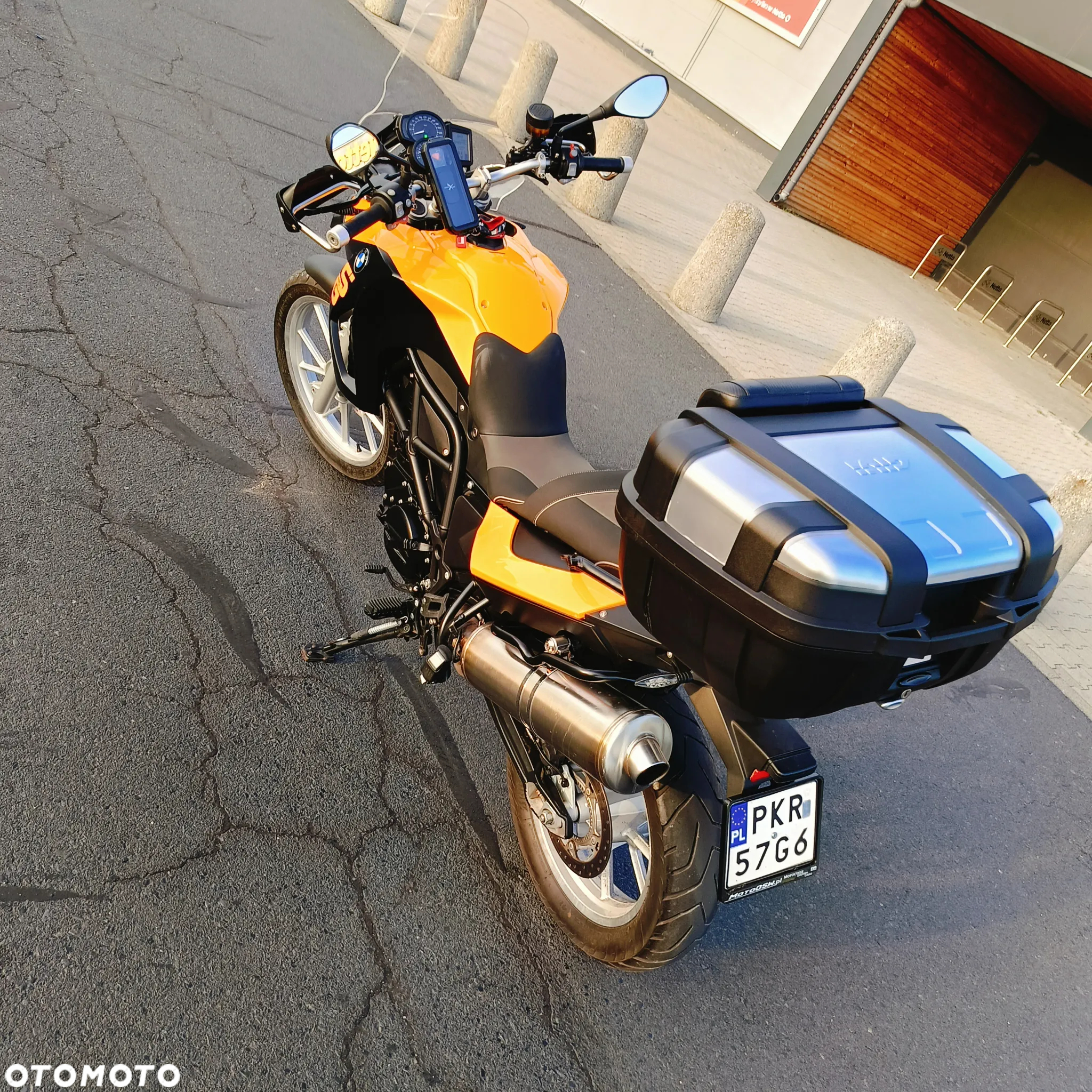 BMW F - 19