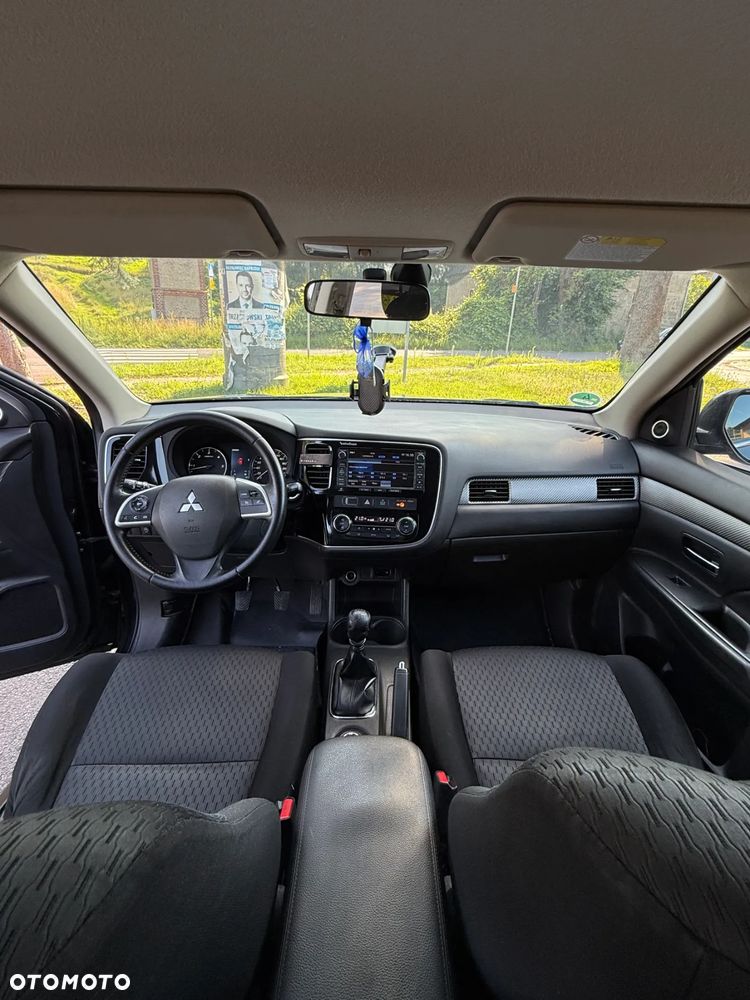 Mitsubishi Outlander 2.2 DID Instyle Navi - 13