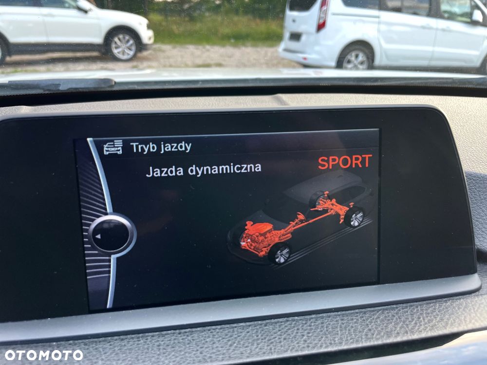 BMW Seria 3 318d DPF Edition Sport - 24