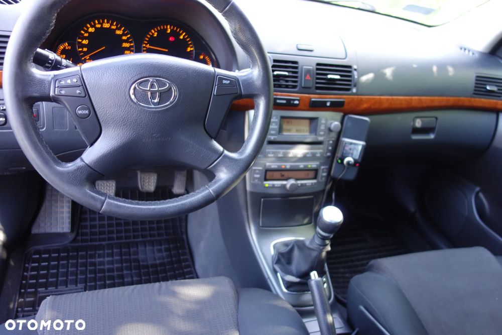 Toyota Avensis 2.2 D-4D Prestige Gold - 8