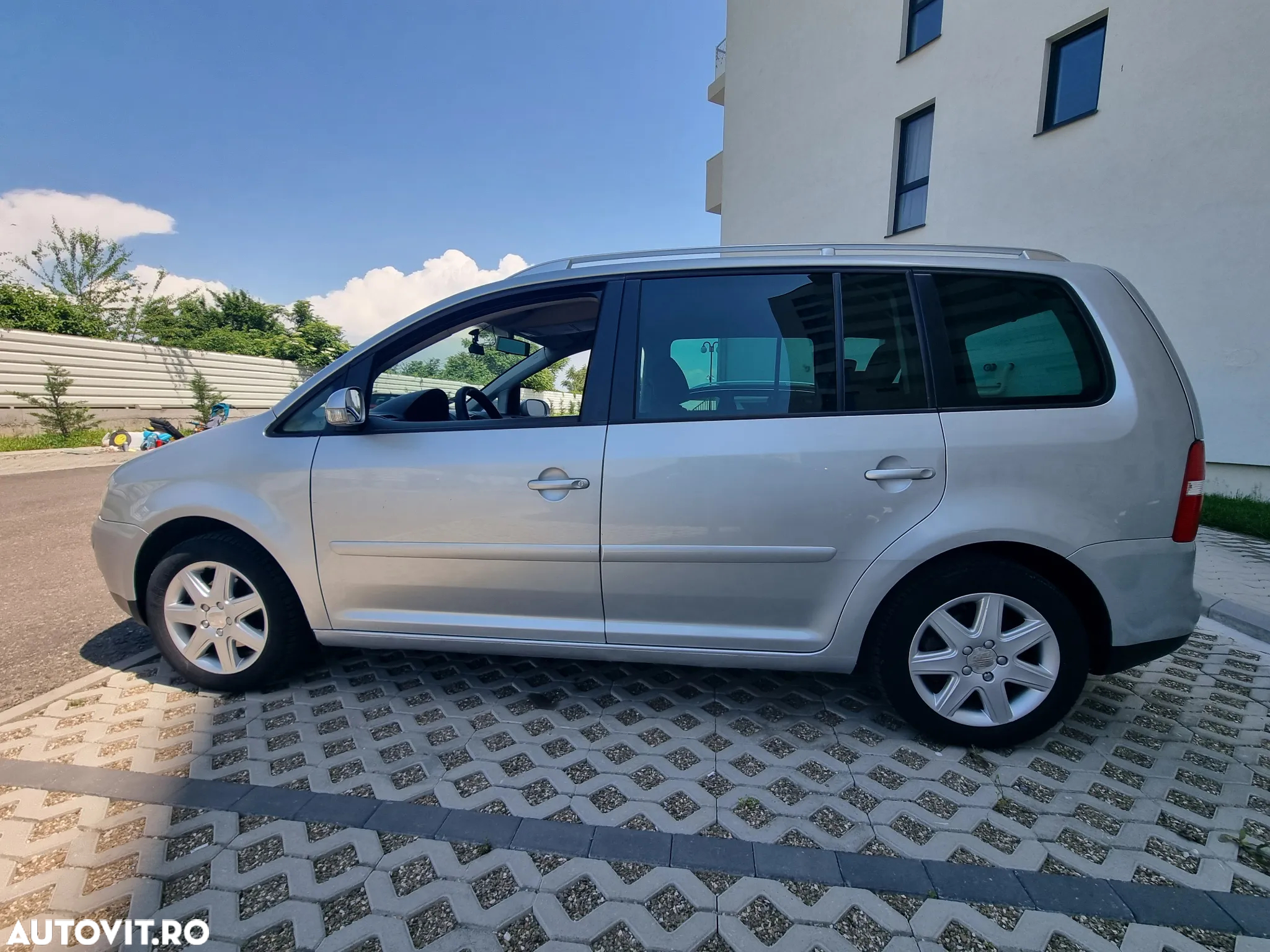 Volkswagen Touran 1.6FSI Highline - 7