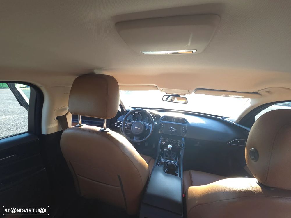 Jaguar XE E-Performance Prestige - 3