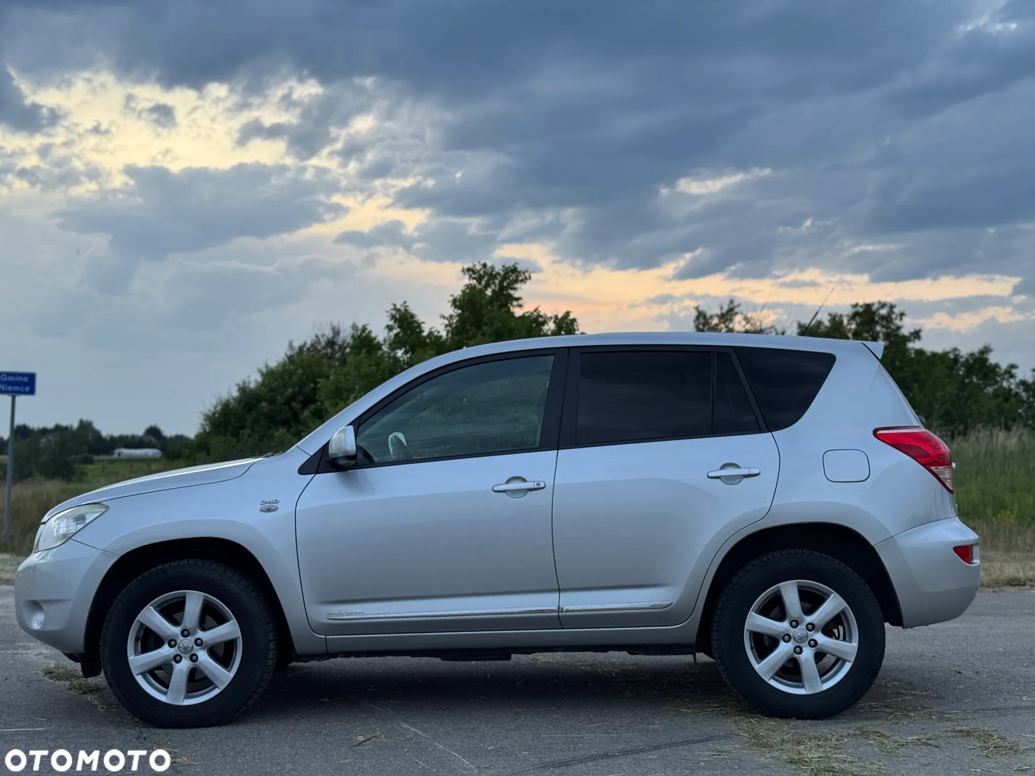 Toyota RAV4 - 10