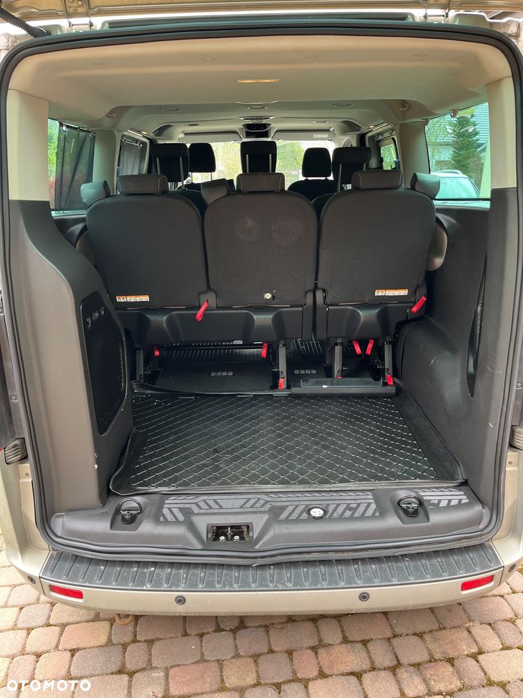 Ford Tourneo Custom - 19