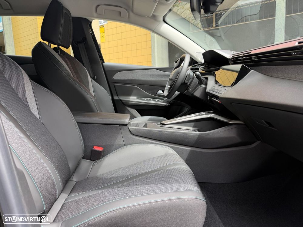 Peugeot E-408 58 kWh Allure - 23