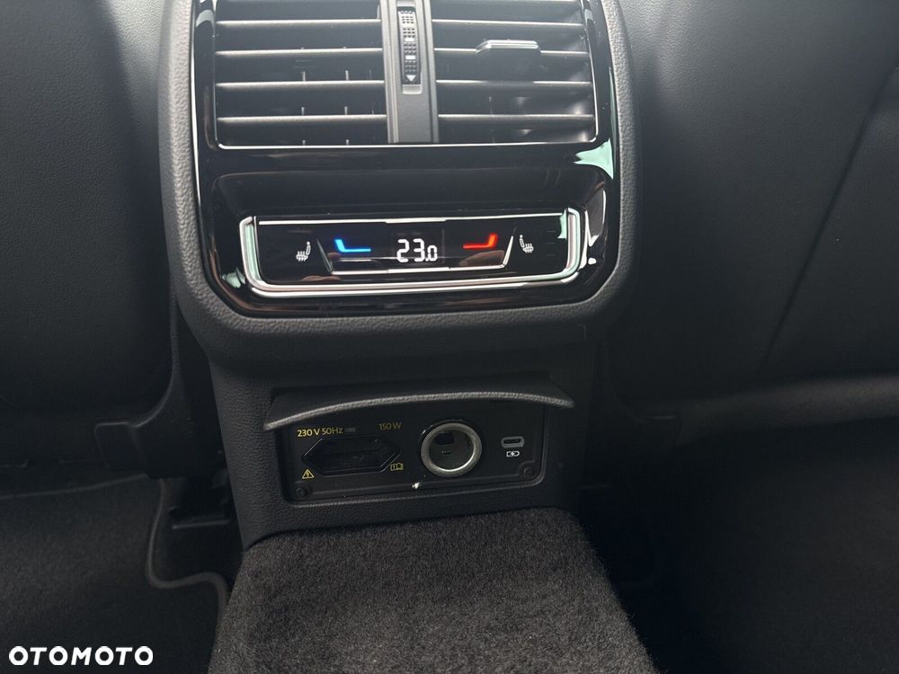 Volkswagen Passat Variant 2.0 TDI 4Mot Elegance DSG - 32