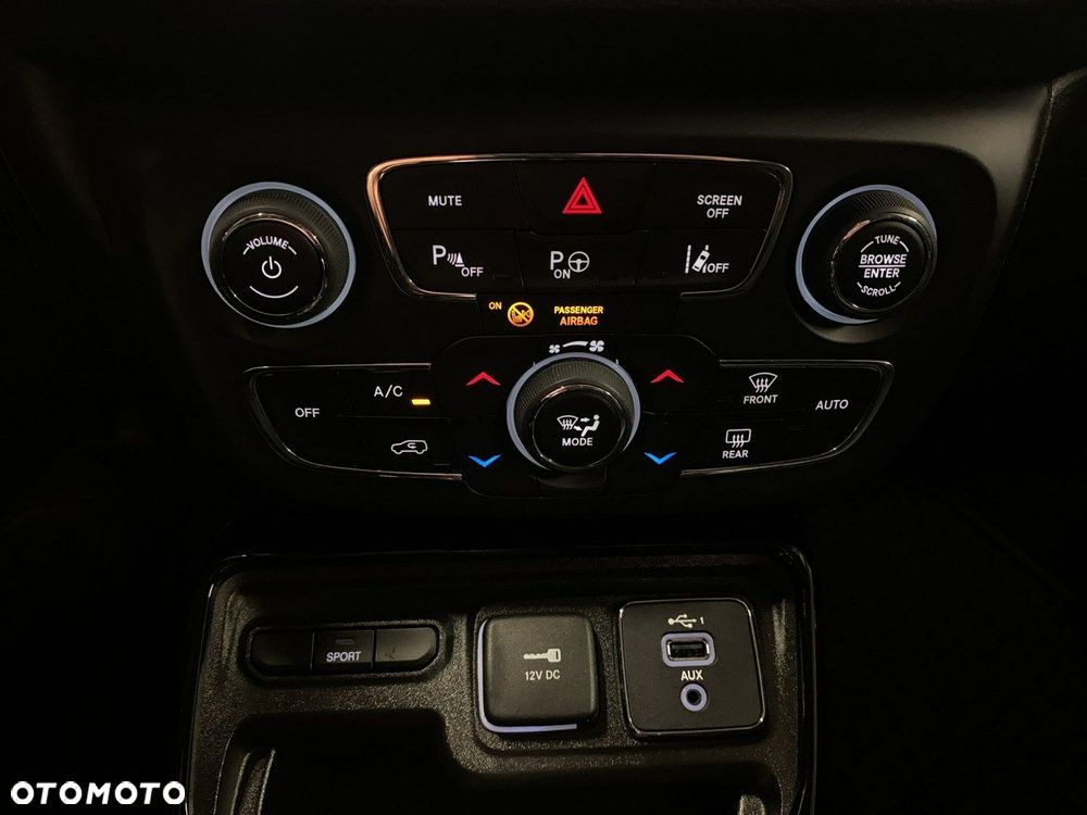 Jeep Compass - 34