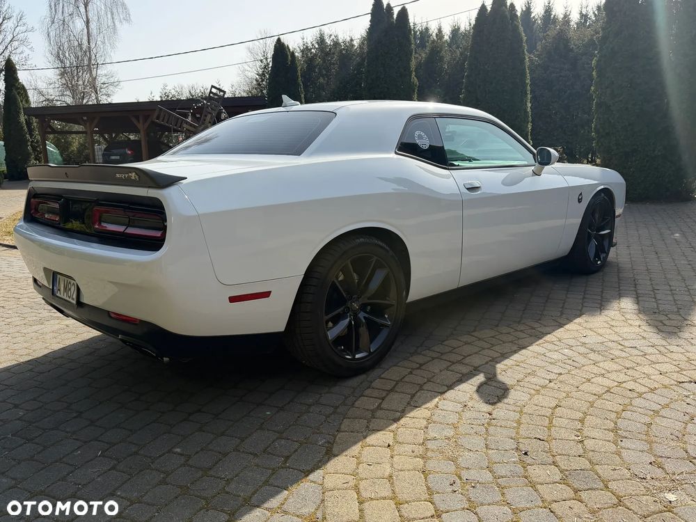 Dodge Challenger 6.4 Scat Pack - 6