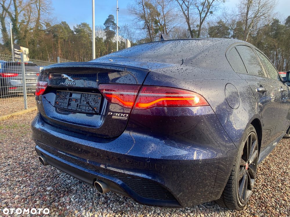 Jaguar XE P300 AWD R-Dynamic HSE - 9