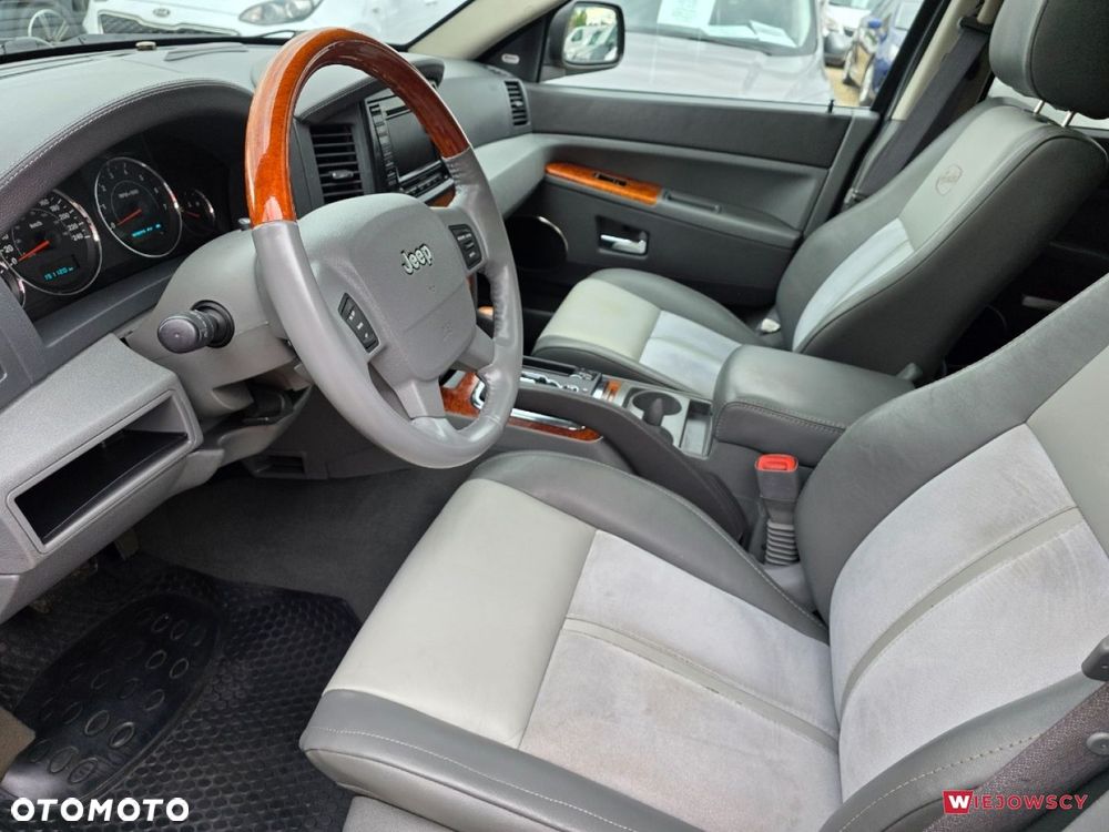 Jeep Grand Cherokee - 16