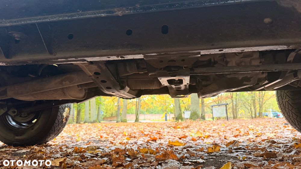 Nissan Terrano 3.0 V6 - 20