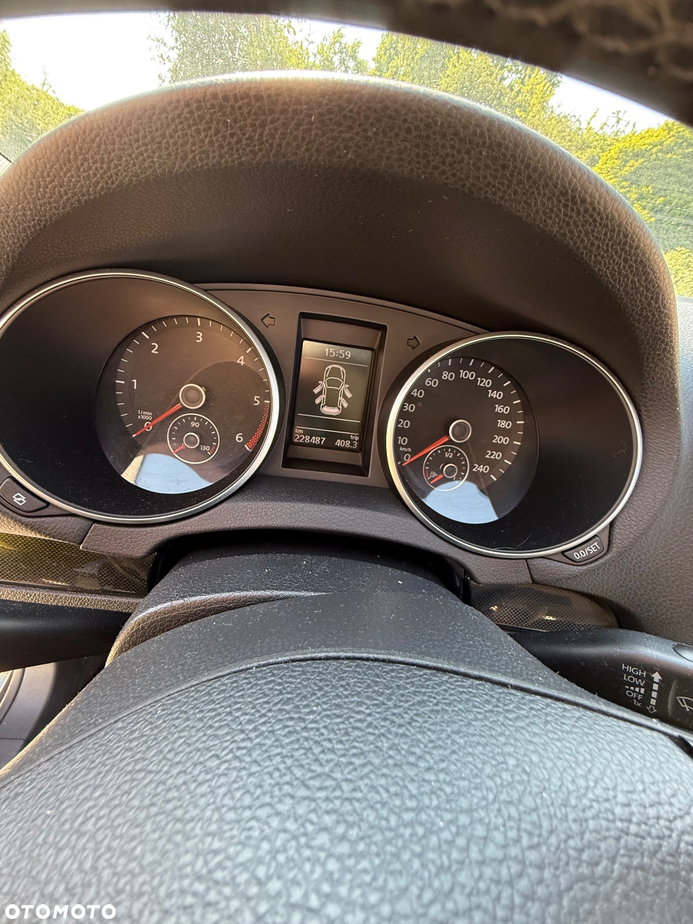 Volkswagen Golf 1.6 TDI BlueMotion Technology Comfortline - 11