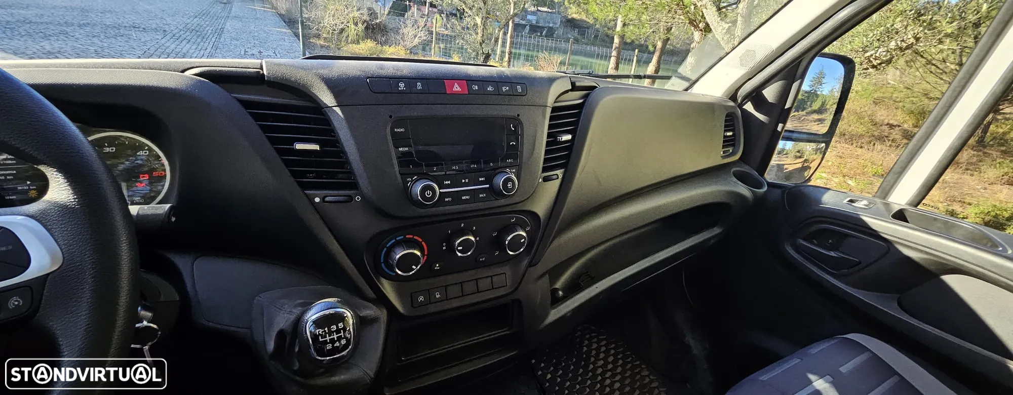 Iveco 2.3 35 C14 3000 CD - 34