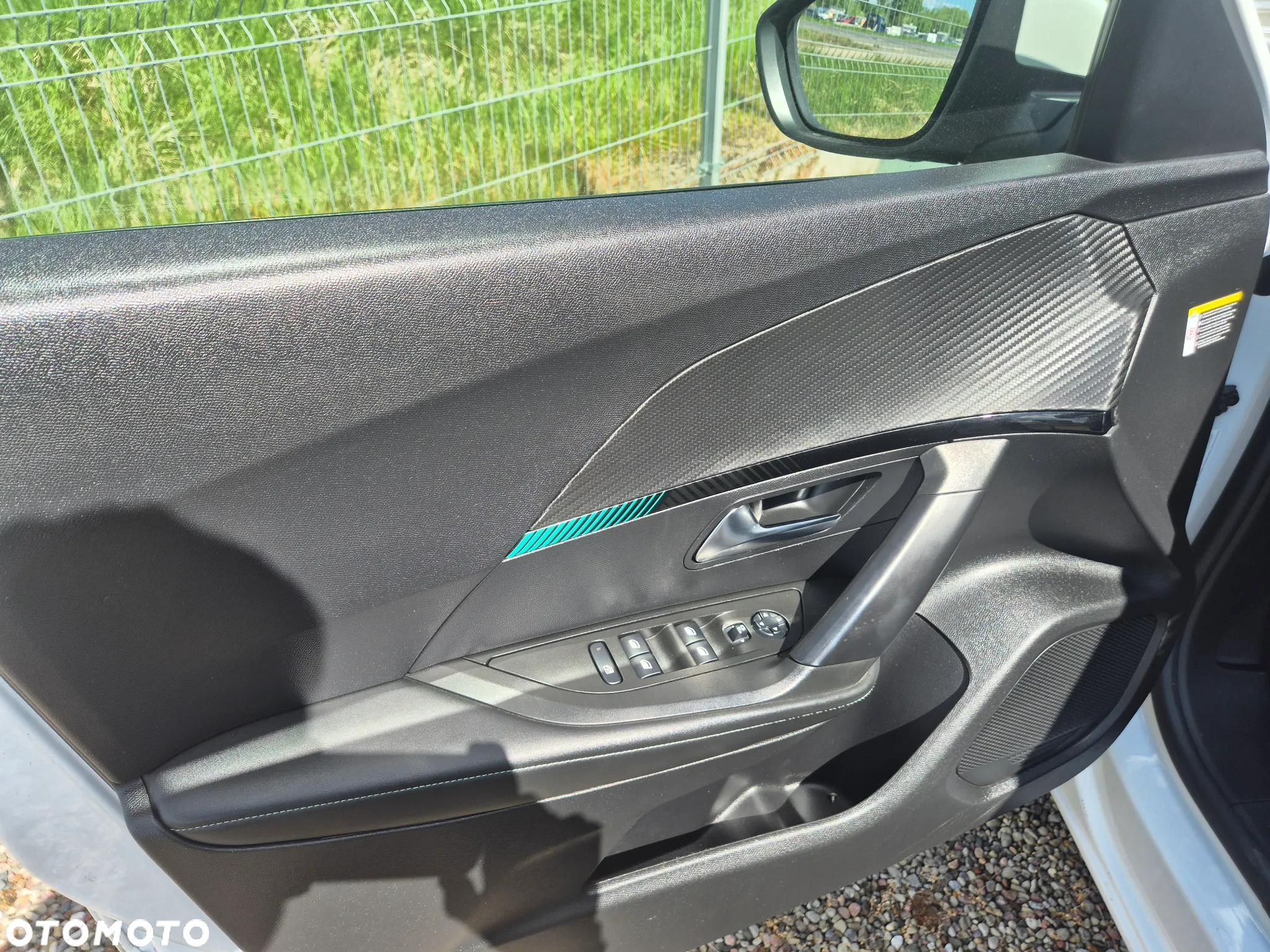 Peugeot 2008 BlueHDi 130 Allure S&S EAT8 - 24
