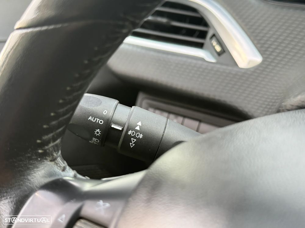 Peugeot 208 1.2 PureTech Active - 27