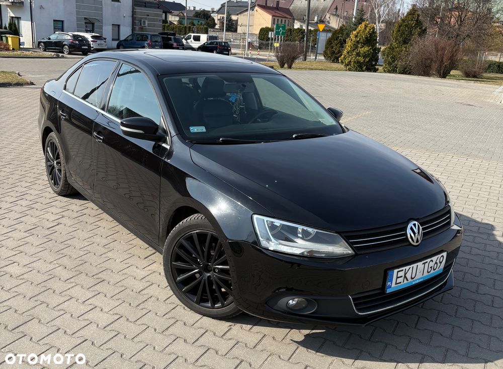 Volkswagen Jetta - 1