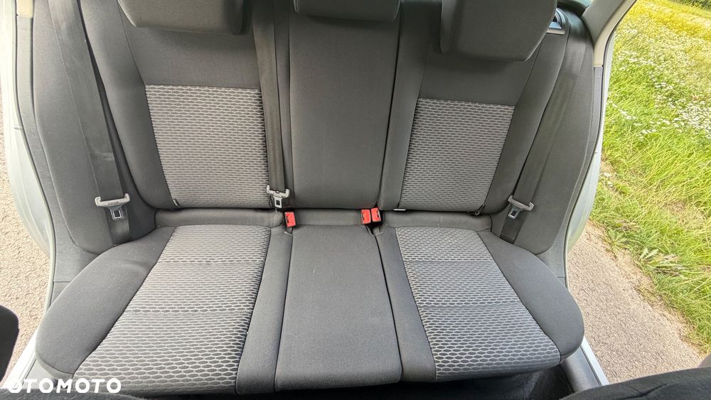 Volkswagen Golf 1.6 TDI DPF Team - 24