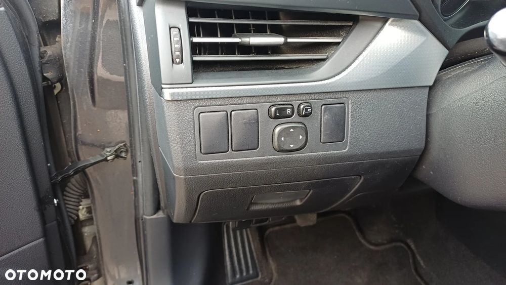 Toyota Avensis 1.8 Prestige - 26