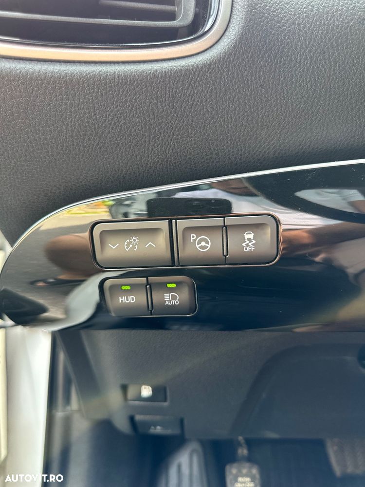 Toyota Prius 1.8 Dual VVT-i Sol+ - 6