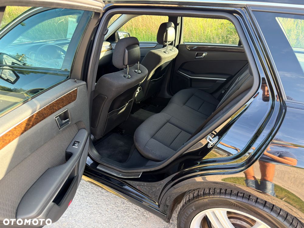 Mercedes-Benz Klasa E 220 CDI DPF BlueEFFICIENCY Automatik Elegance - 23